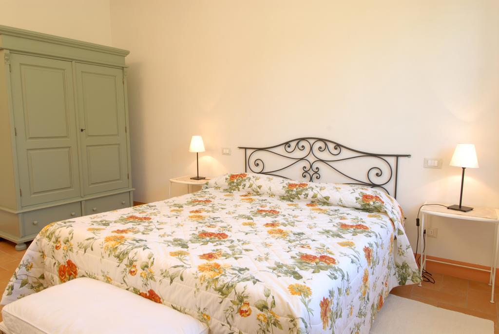 Agriturismo Tenuta Conti Faina Fratta Todina Quarto foto
